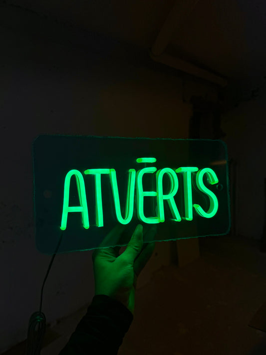"Atvērts"