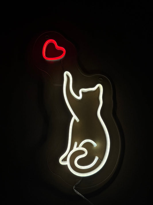 Котик с сердечком