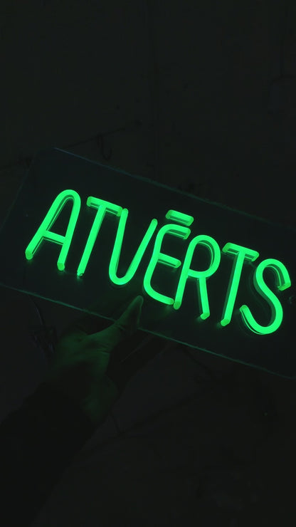 "Atvērts"