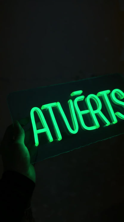 "Atvērts"